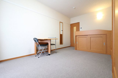 【居間・リビング】 | レオパレスＥＳＰＯＩＲ | ベッド下に収納スペースあり！荷物が多くても十分に収まります！