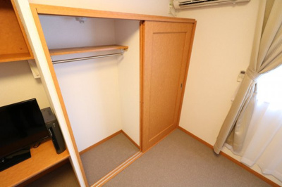 【内装】 | レオパレスＥＳＰＯＩＲ | 大型クローゼットにより女性の方でも収納が安心！