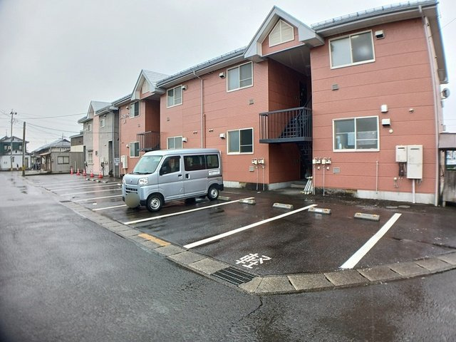 ルーセントＡの駐車場