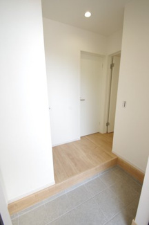 【玄関】 | 【仲介手数料無料！！】稲城市東長沼　新築戸建て（全1棟）6499万円