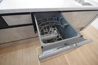 【キッチン】 | 【仲介手数料無料！！】稲城市東長沼　新築戸建て（全1棟）6499万円 | ビルトイン食洗機