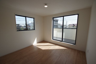 【寝室】 | 【仲介手数料無料！！】稲城市東長沼　新築戸建て（全1棟）6499万円 | 主寝室8.1帖