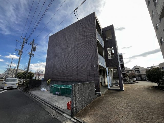 レオパレスグランパルク小柳の外観