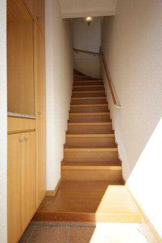 ラ・メゾン若草の玄関