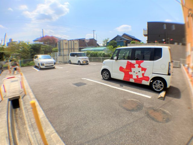 ルピナスＣの駐車場