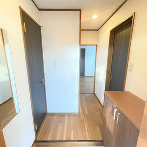 メゾンプチシャトー東の川の玄関