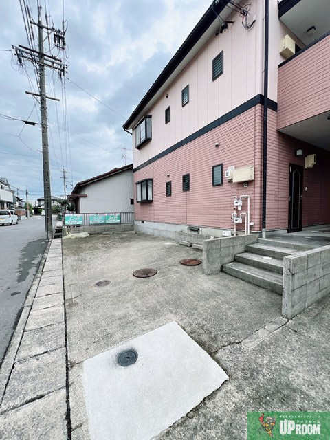 メゾンプチシャトー東の川の駐車場