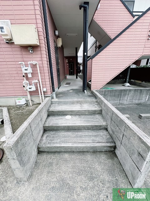 メゾンプチシャトー東の川のエントランス