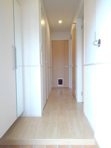 メゾン・ド・リシェスＣの玄関|収納もある玄関です