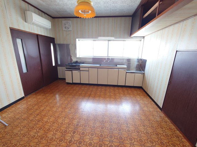 婦中町高日附貸家の居間・リビング|ゆったり過ごせる居間です