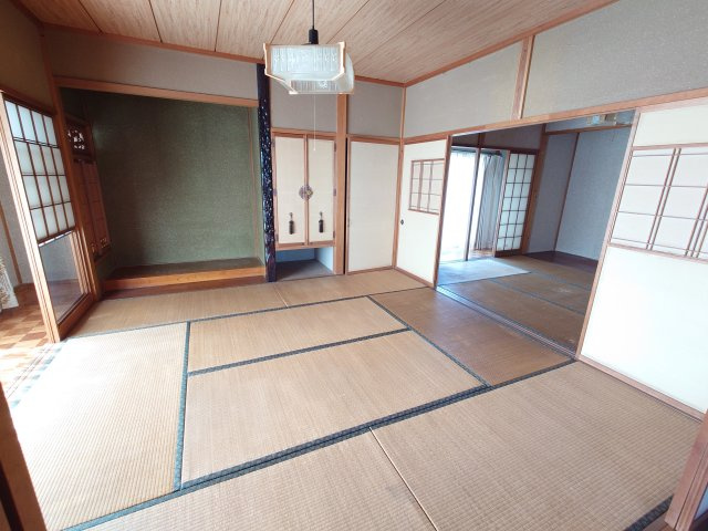 婦中町高日附貸家の和室|1階