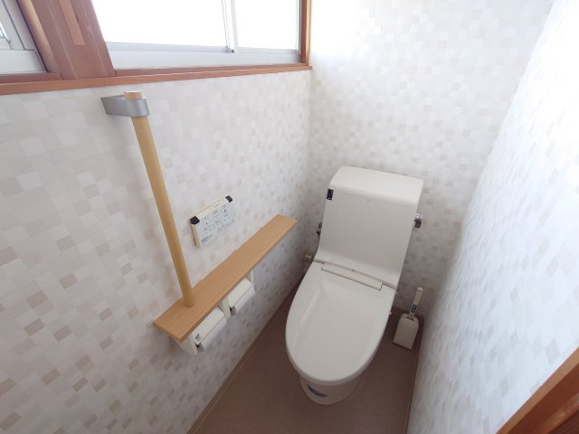 婦中町高日附貸家のトイレ|清潔感のあるトイレです