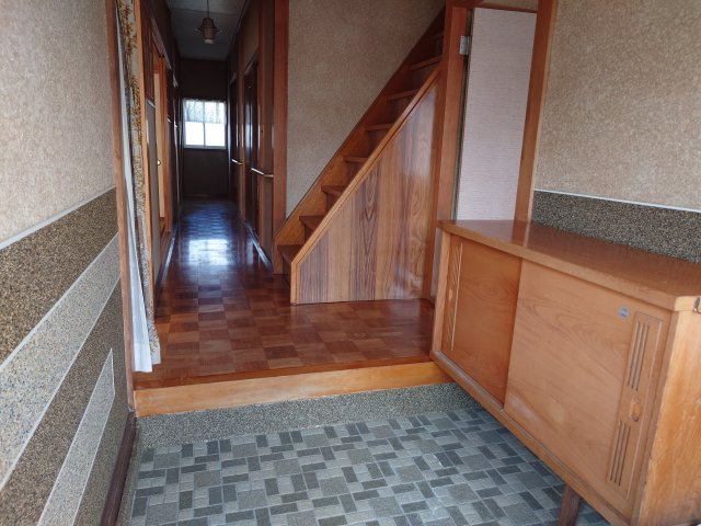 婦中町高日附貸家の玄関|明るい玄関です