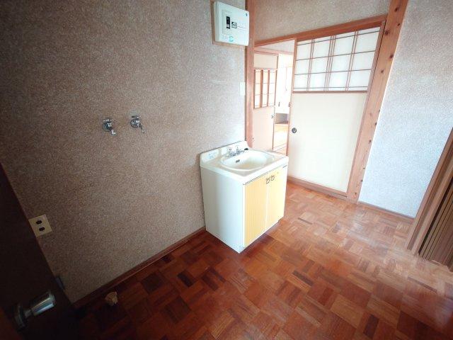 婦中町高日附貸家の洗面所|洗濯機置場