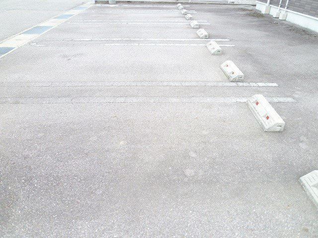 プリムロ－ズ　Ⅰの駐車場|駐車スペースもあります