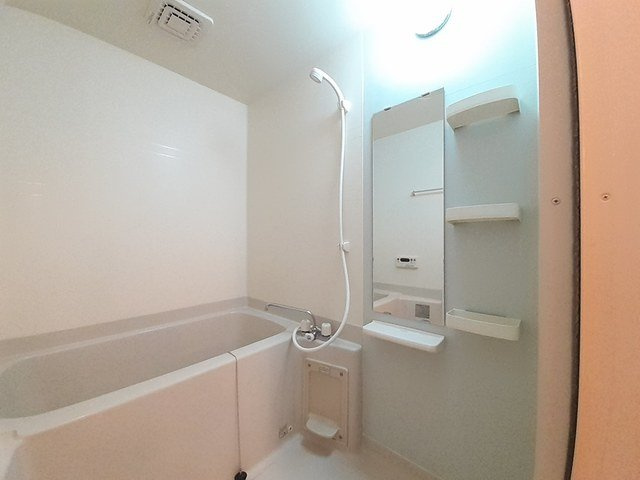 ハルトリーゲルＣの浴室|日々の疲れを癒すお風呂付です