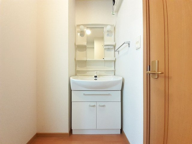 グレイナＣの洗面所|ゆったりとスペースのある洗面所