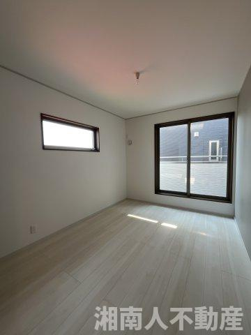 平塚市平塚３丁目　未入居住宅　の洋室|明るい洋室です