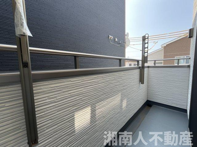 平塚市平塚３丁目　未入居住宅　のバルコニー|暖かな日差しのふりそそぐバルコニー