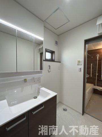 平塚市平塚３丁目　未入居住宅　の独立洗面台|独立洗面台あり、毎朝おしゃれに忙しい女性の方におすすめです