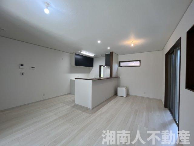 平塚市平塚３丁目　未入居住宅　の居間・リビング|ゆったりとした居間です