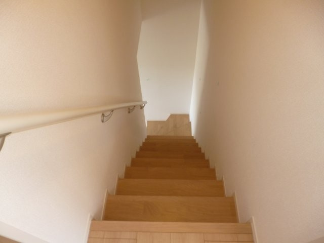 ＰＲＵＮＥの内装|階段