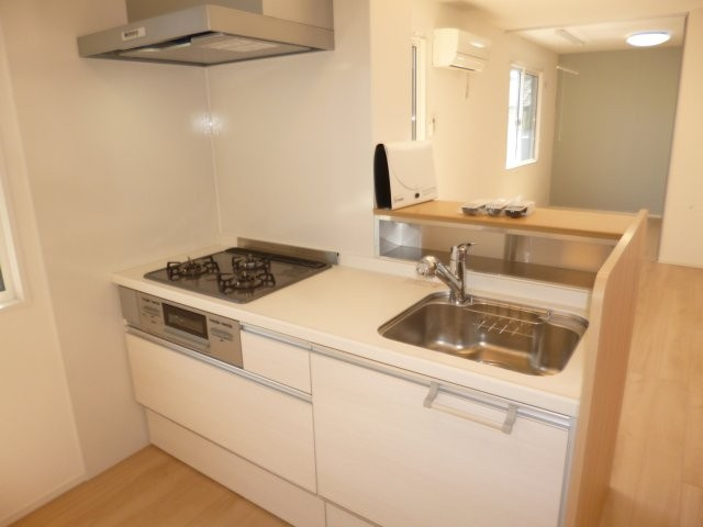 ＰＲＵＮＥのキッチン|３口ガスコンロ付システムキッチン