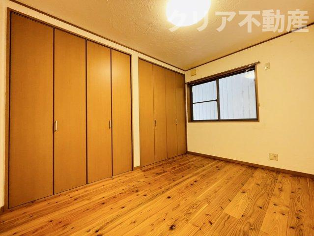 【洋室】 | 前橋市六供町　中古住宅　勾配天井の明るいリビング