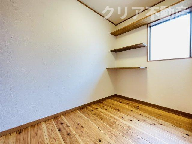 【洋室】 | 前橋市六供町　中古住宅　勾配天井の明るいリビング