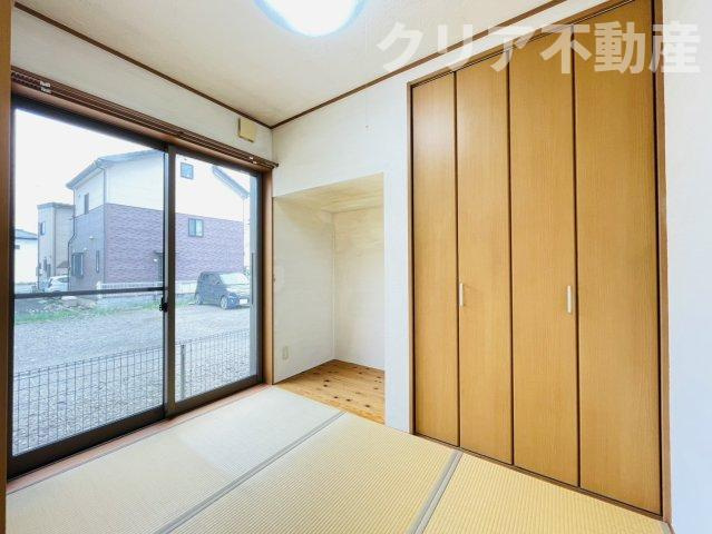 【洋室】 | 前橋市六供町　中古住宅　勾配天井の明るいリビング
