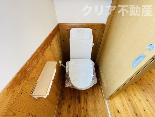 【トイレ】 | 前橋市六供町　中古住宅　勾配天井の明るいリビング | 1F