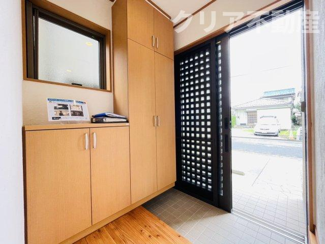 【玄関】 | 前橋市六供町　中古住宅　勾配天井の明るいリビング