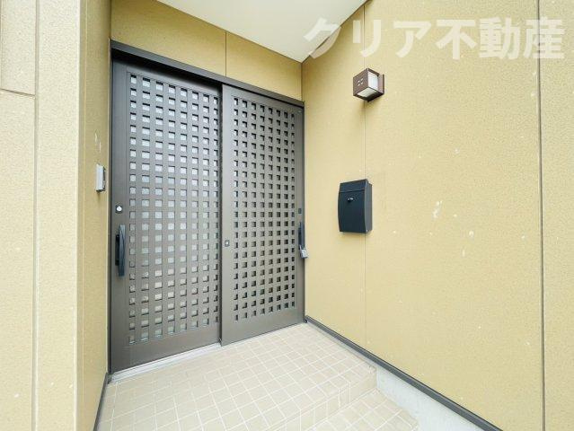 【エントランス】 | 前橋市六供町　中古住宅　勾配天井の明るいリビング