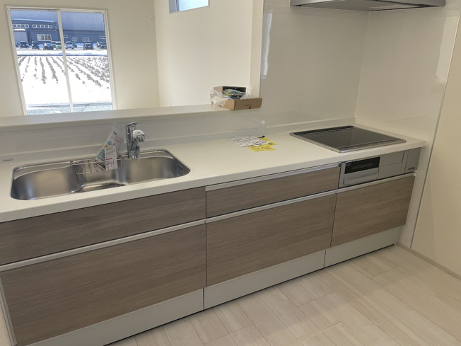 【キッチン】 | 河北町谷地【新築建売住宅】1号棟 | 広々ワイドなキッチンは料理がしやすく快適です。