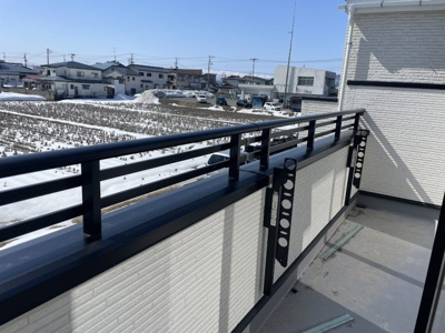 【バルコニー】 | 河北町谷地【建売住宅】2号棟 | 洗濯は外干ししたいけど、外の目やお天気が気になる方注目です。