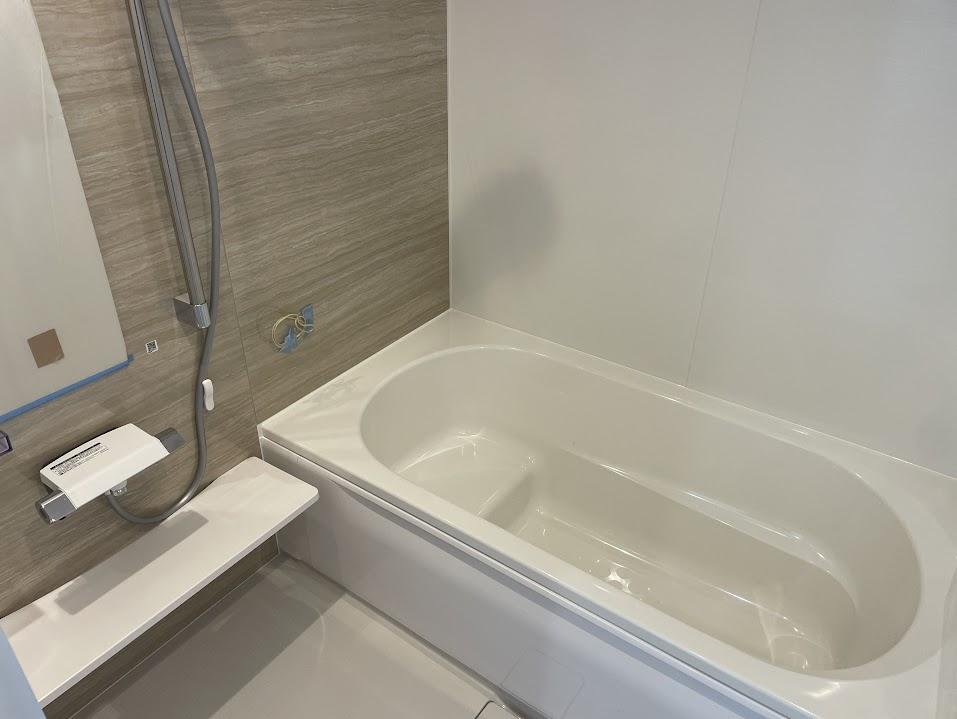 河北町谷地【建売住宅】2号棟の浴室|広々浴室は、ゆったりとくつろいで疲れを癒す空間です。