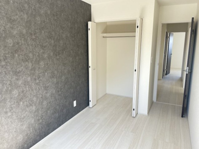 【寝室】 | 河北町谷地【建売住宅】3号棟 | 大きいベットを置いてもスペースの取れる寝室です。