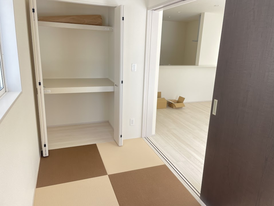 河北町谷地【建売住宅】3号棟の和室|客間としてもお子様のプレイルームとしてもご活用頂けます。
