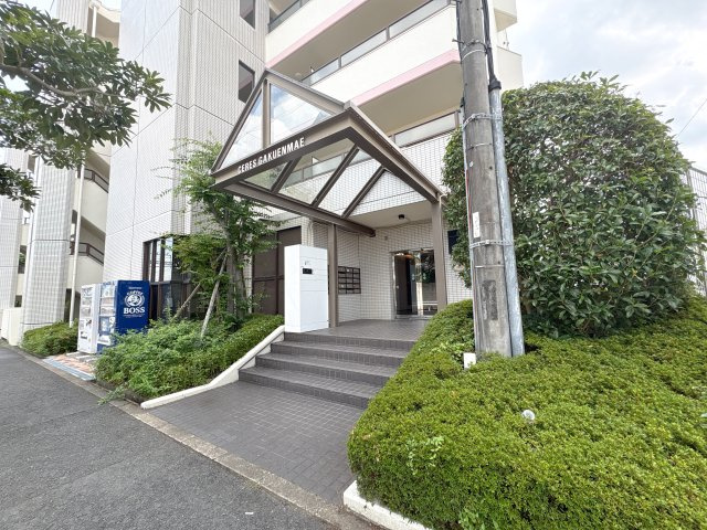 CERES学園前のエントランス