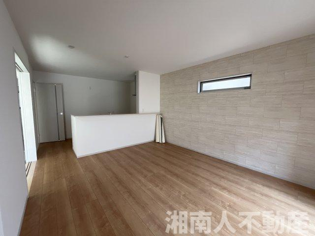 平塚市平塚３丁目　新築戸建の居間・リビング|ゆったりとした居間です