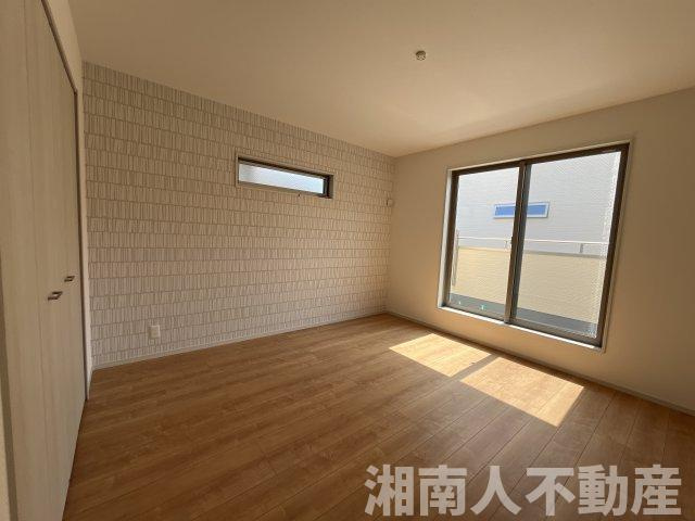 平塚市平塚３丁目　新築戸建の洋室|広々とした洋室です