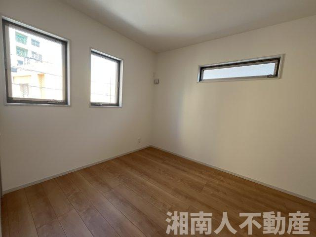 平塚市平塚３丁目　新築戸建の洋室|ゆったりした洋室です