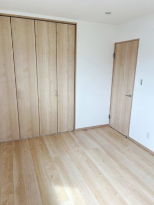 【洋室】 | トゥルービレッジA | 北東側