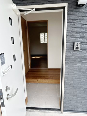 【玄関】 | トゥルービレッジA