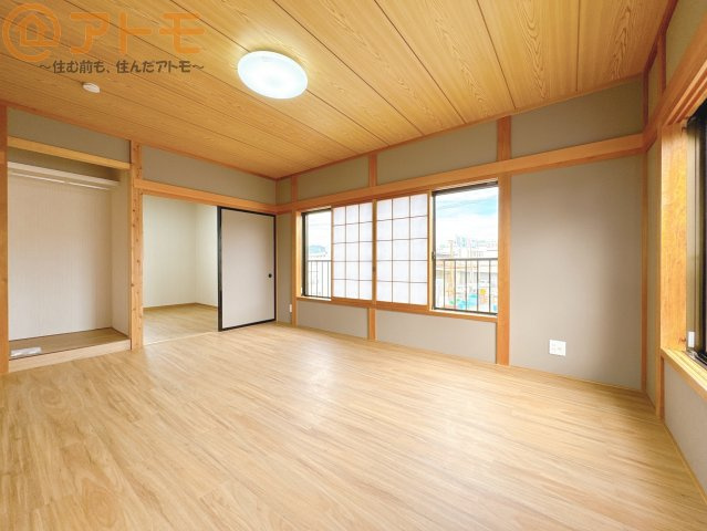 【寝室】 | 駿河区中吉田　中古戸建　全1棟 | 壁と床がシンプルな色合いだからこそ自分だけの空間を作れます♪お部屋作りのイメージは順調でしょうか♪