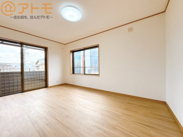 【子供部屋】 | 駿河区中吉田　中古戸建　全1棟 | コンパクトで落ち着いた空間で、書斎や趣味部屋としても使用できます♪