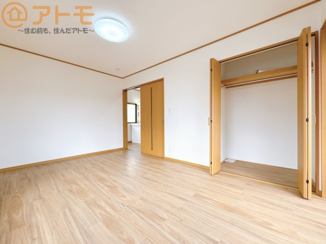 【収納】 | 駿河区中吉田　中古戸建　全1棟 | ハンガーパイプ付きのクローゼットは季節ものなどを収納することができて便利です♪