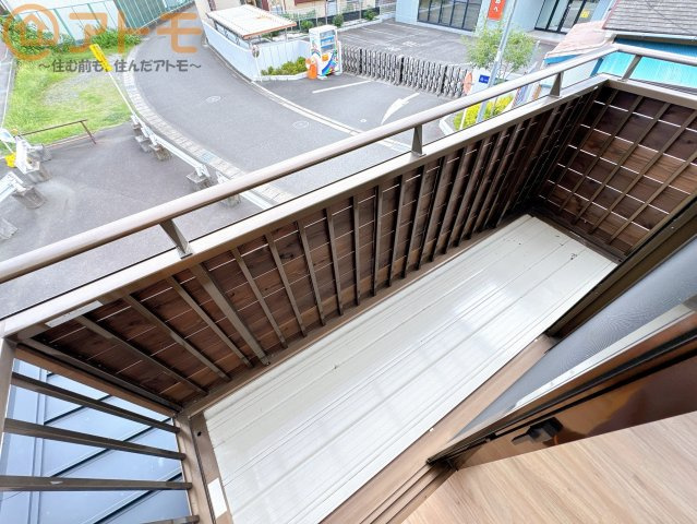 【バルコニー】 | 駿河区中吉田　中古戸建　全1棟 | 陽当りの良いベランダはお洗濯物はもちろんお布団もふかふかになります♪