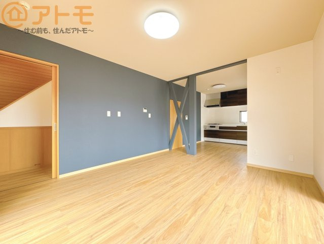 【居間・リビング】 | 駿河区中吉田　中古戸建　全1棟 | 家族団らんのイメージは、リビングを思い浮かべませんか？リビングこそ広々としたお部屋が良いですね♪