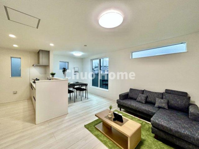 【居間・リビング】 | 葛飾区西水元2丁目新築分譲住宅 | 【リビングダイニング】一日の中で多くの時間を過すことになるリビングダイニングだからこそ、いつも穏やかな空間であることが必然。爽やかな通風と採光を存分に感じる事が出来る空間です。